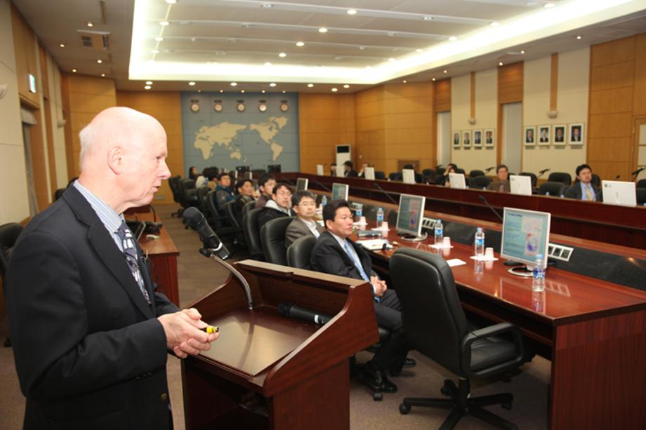 Lecture by Colin Summerhayes, former Executive Director of the Scientific Committee on Antarctic Research_image1