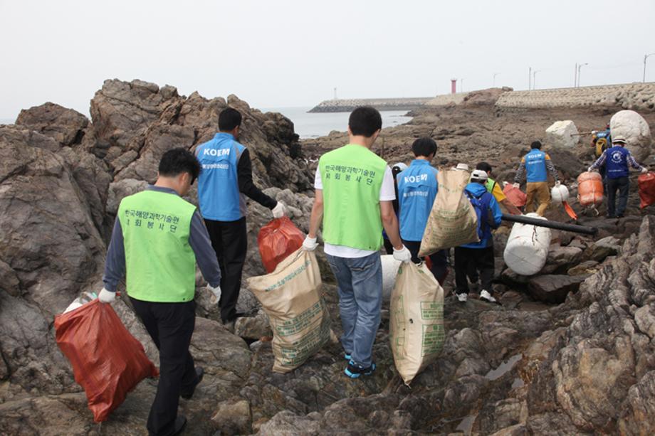 Purifying activity around MoHang port in TaeAn._image1