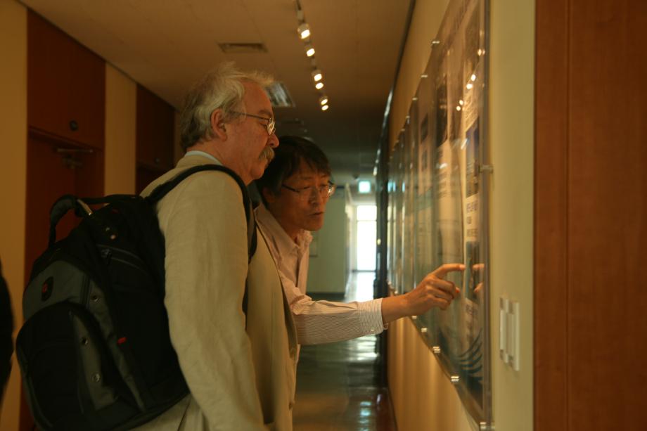 Visiting the cheif of PML(Plymouth Marine Laboratory)_image1