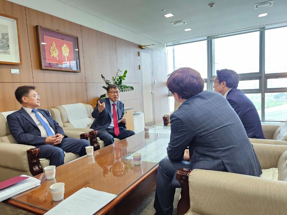 Visit to Chungcheongnam-do Office_image1